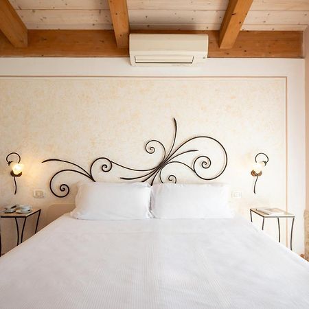 Lola Piccolo Hotel E Appartamenti Marina di Grosseto Ngoại thất bức ảnh