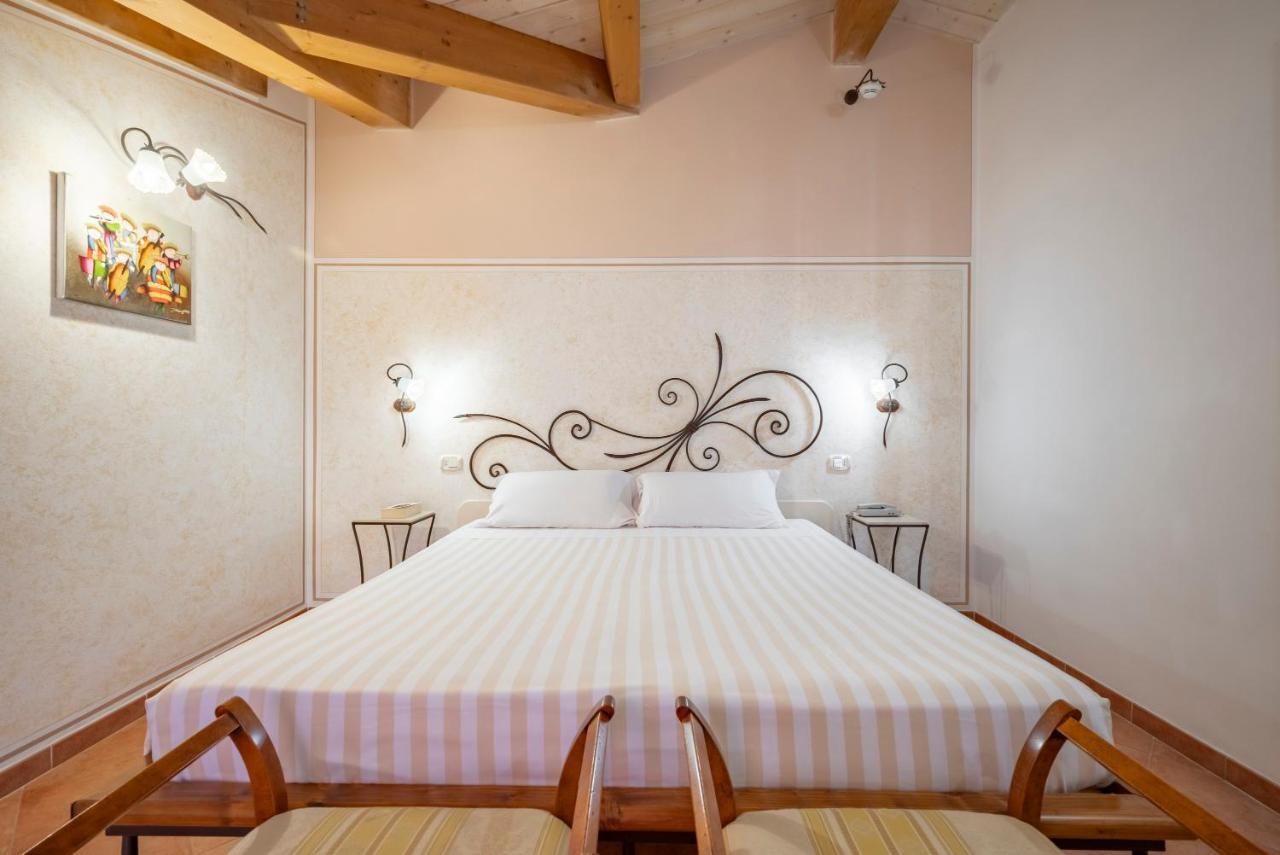Lola Piccolo Hotel E Appartamenti Marina di Grosseto Ngoại thất bức ảnh