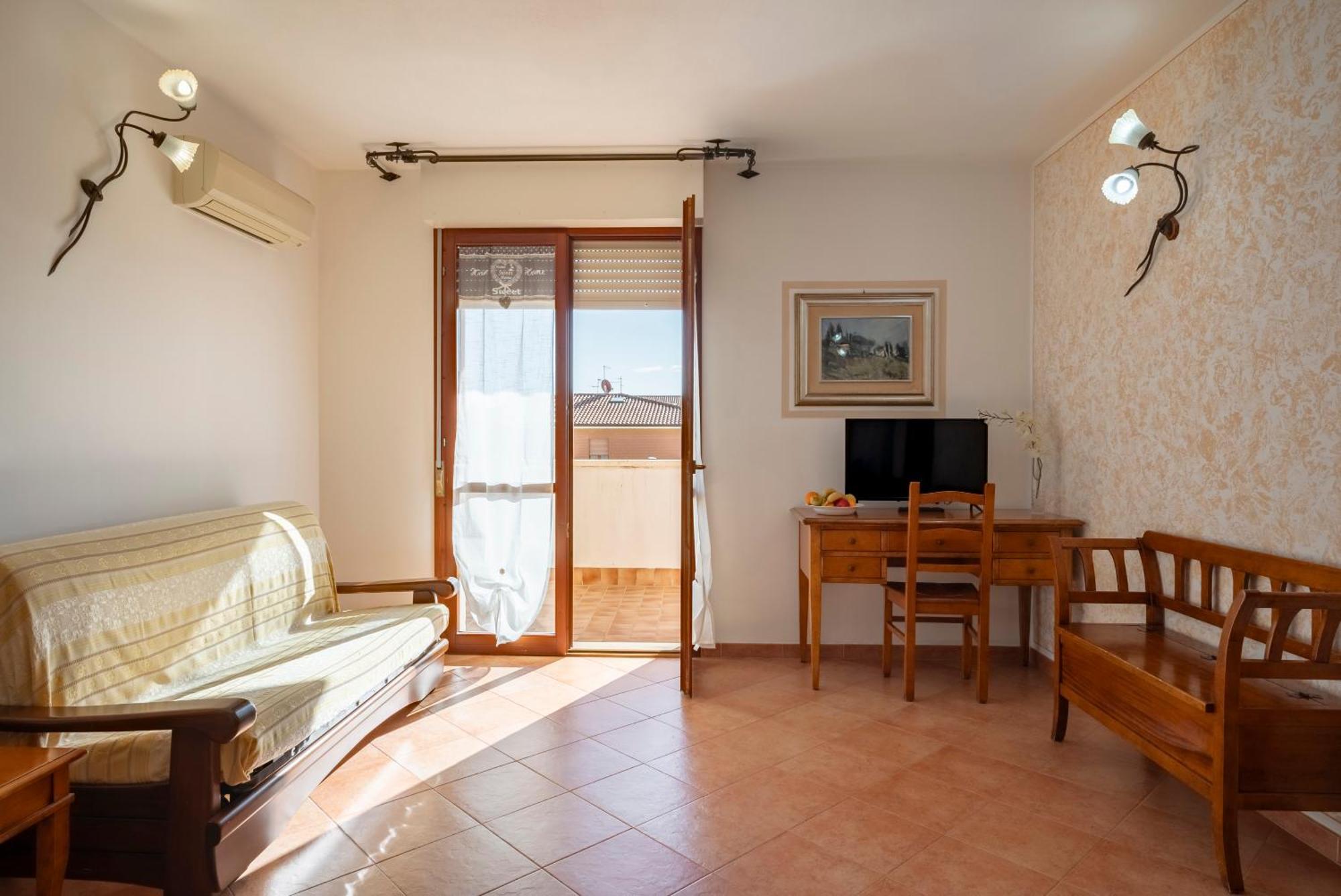 Lola Piccolo Hotel E Appartamenti Marina di Grosseto Ngoại thất bức ảnh