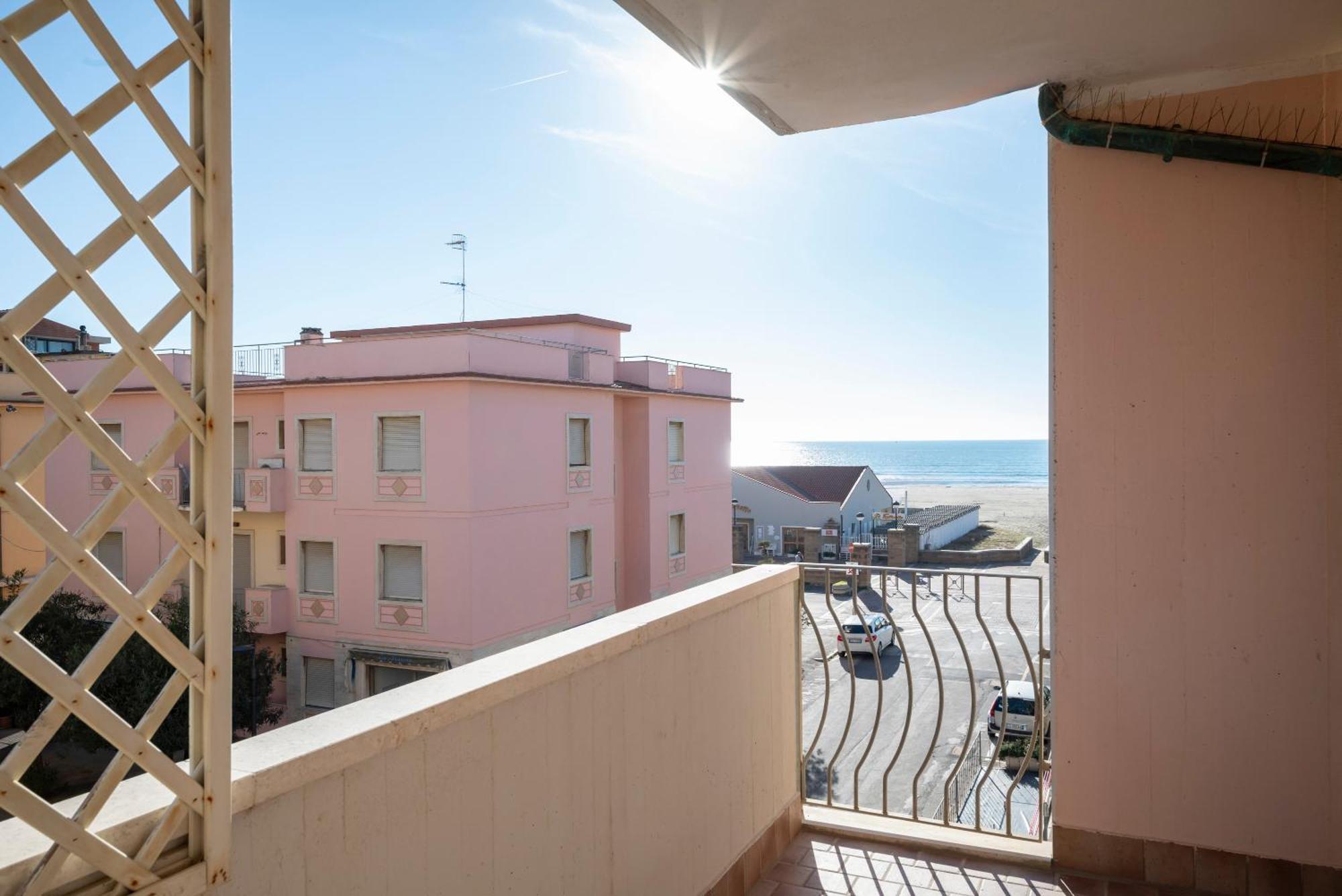 Lola Piccolo Hotel E Appartamenti Marina di Grosseto Ngoại thất bức ảnh