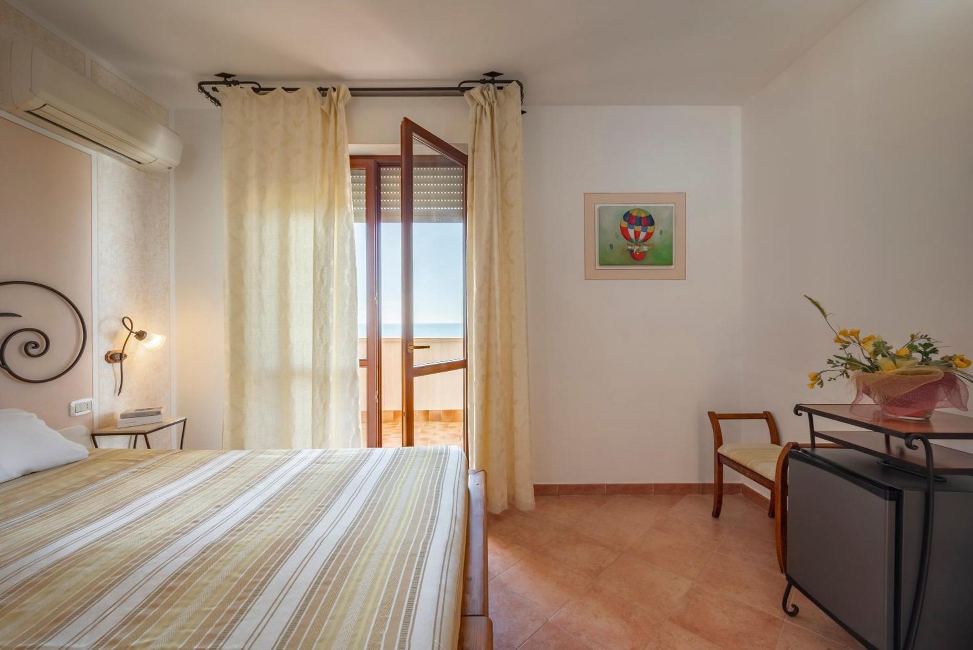 Lola Piccolo Hotel E Appartamenti Marina di Grosseto Ngoại thất bức ảnh