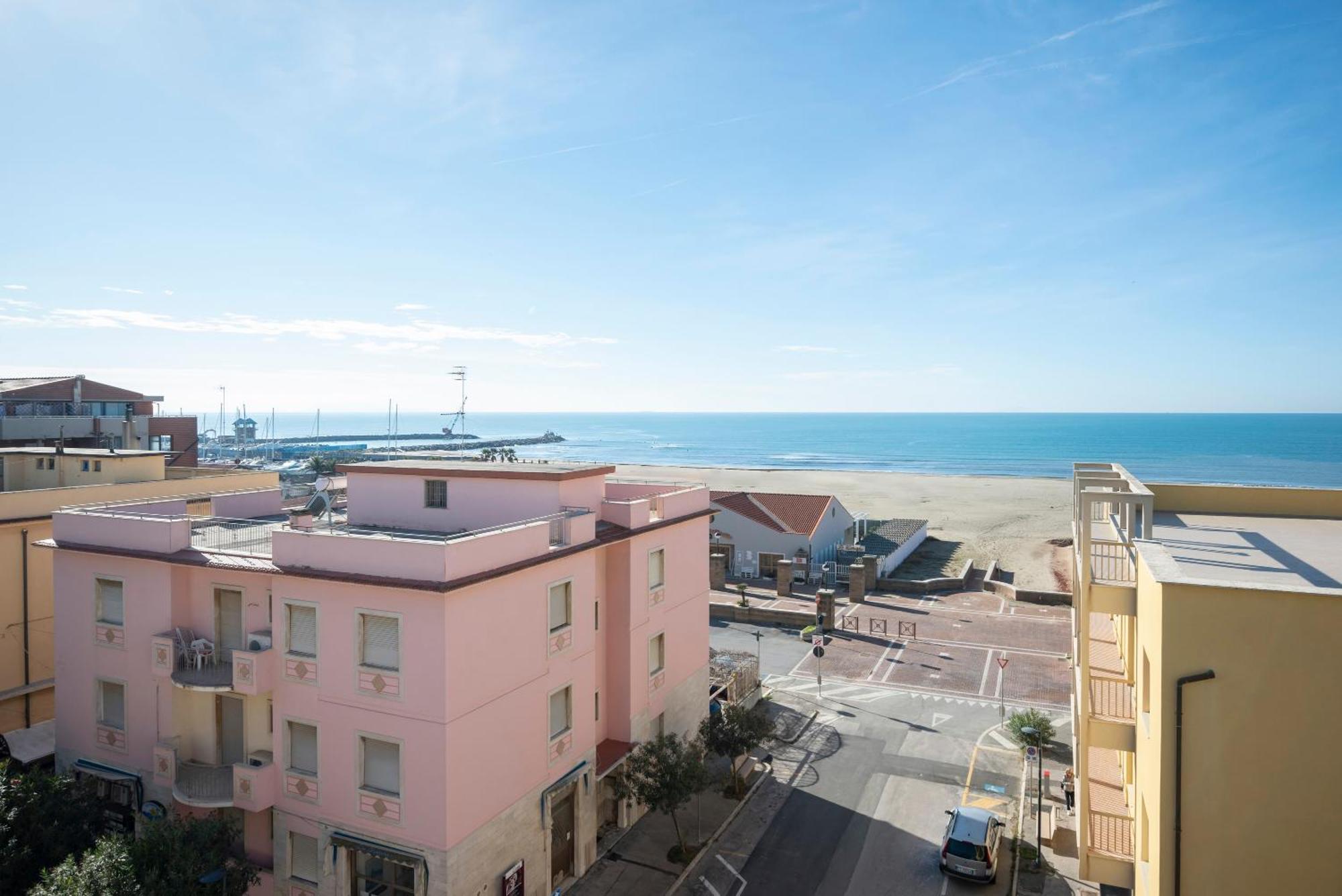 Lola Piccolo Hotel E Appartamenti Marina di Grosseto Ngoại thất bức ảnh