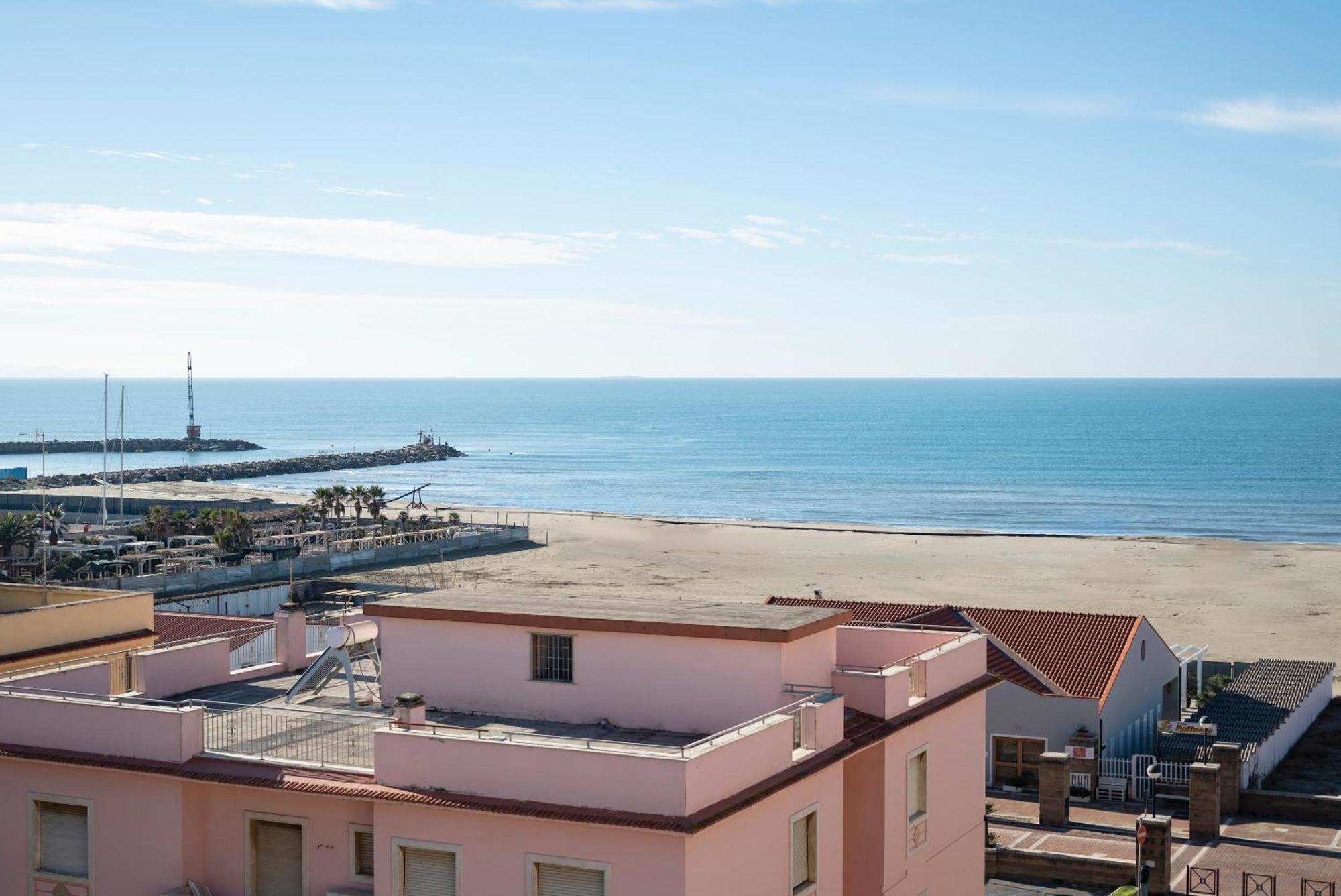 Lola Piccolo Hotel E Appartamenti Marina di Grosseto Ngoại thất bức ảnh