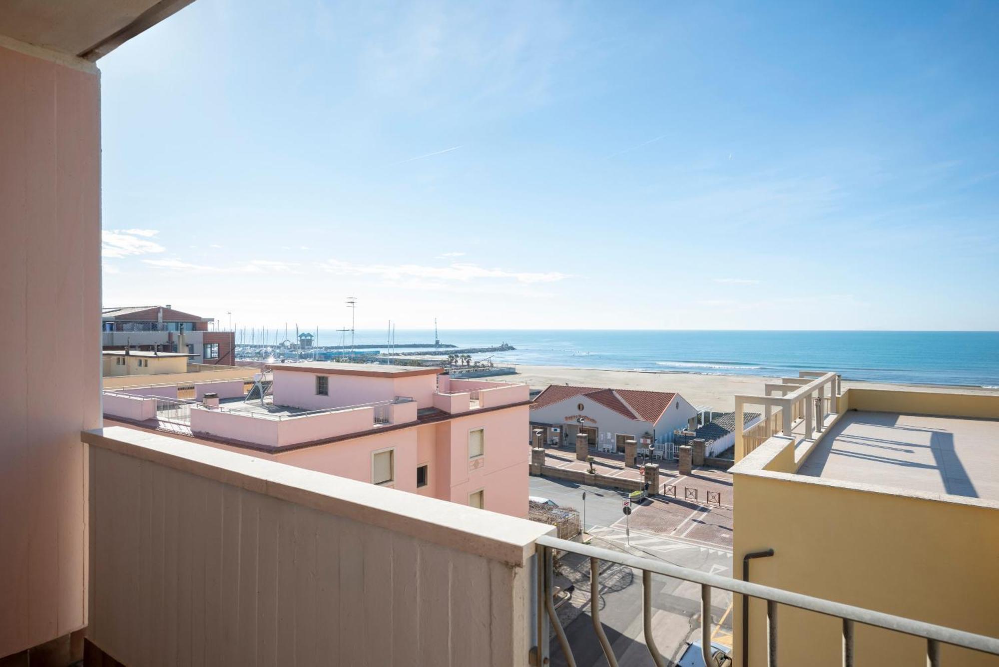 Lola Piccolo Hotel E Appartamenti Marina di Grosseto Ngoại thất bức ảnh