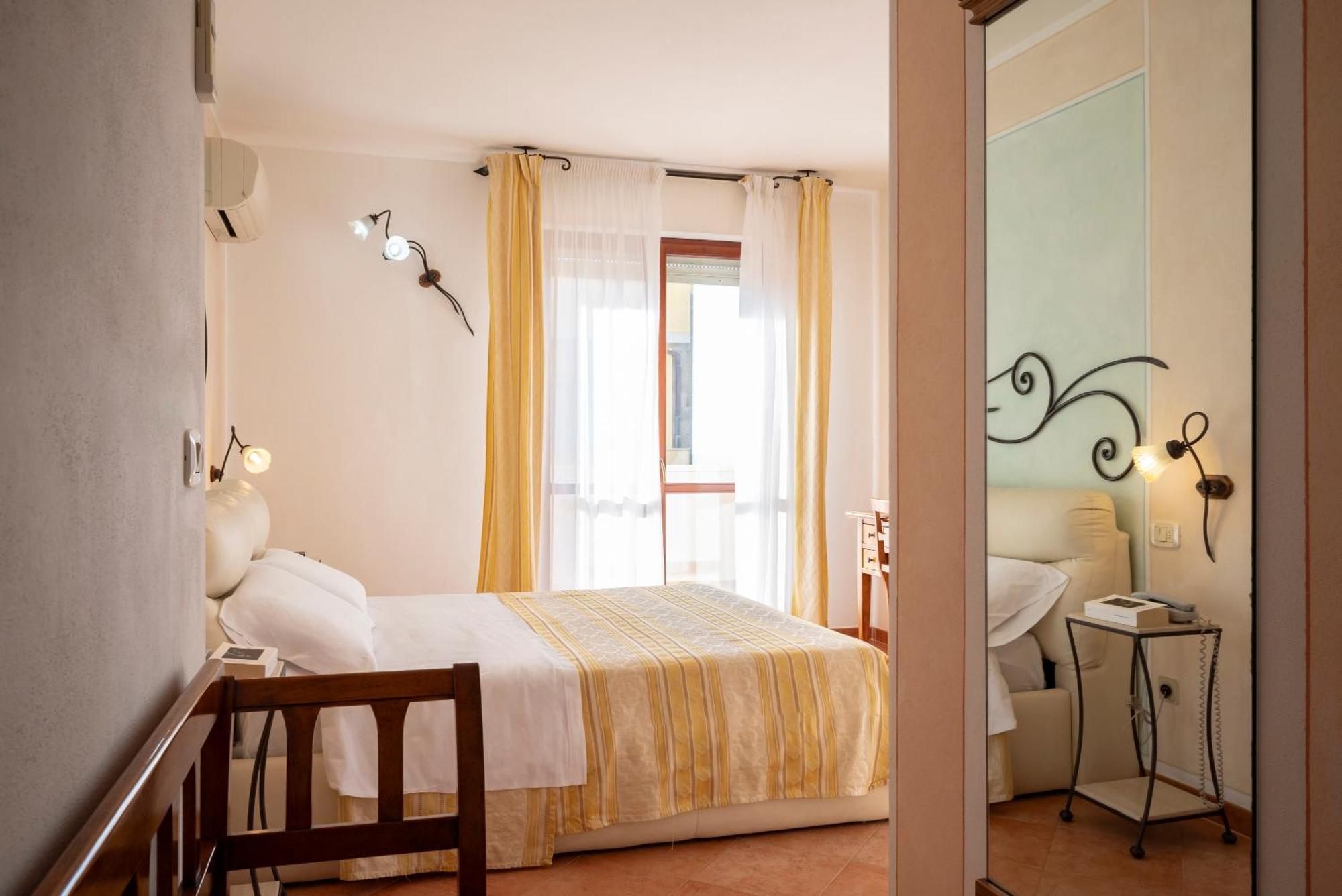 Lola Piccolo Hotel E Appartamenti Marina di Grosseto Ngoại thất bức ảnh