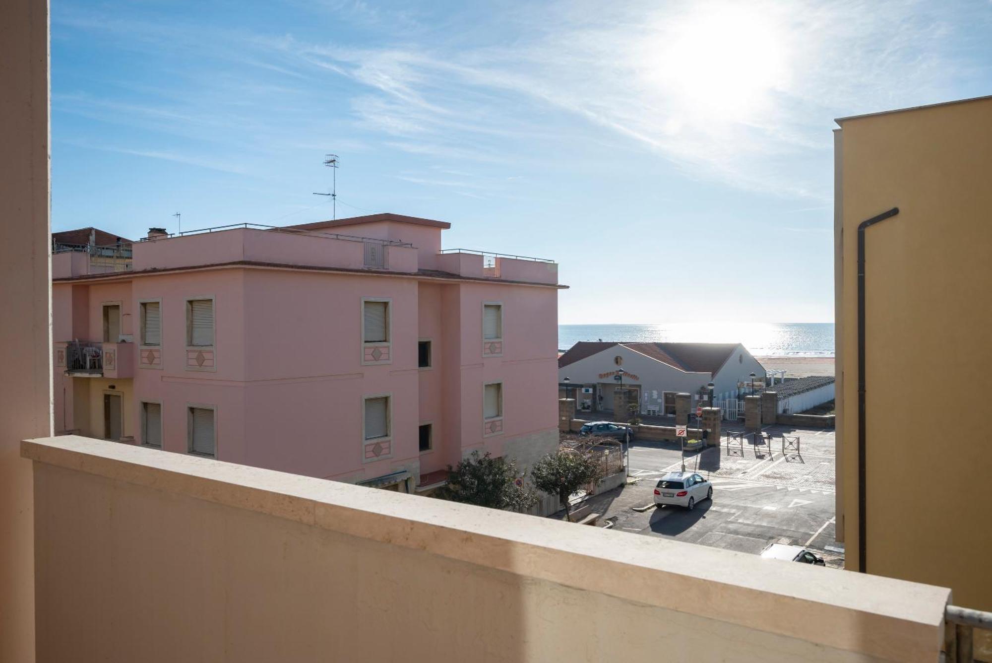 Lola Piccolo Hotel E Appartamenti Marina di Grosseto Ngoại thất bức ảnh