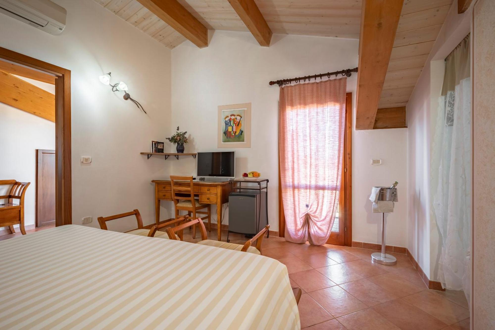 Lola Piccolo Hotel E Appartamenti Marina di Grosseto Ngoại thất bức ảnh