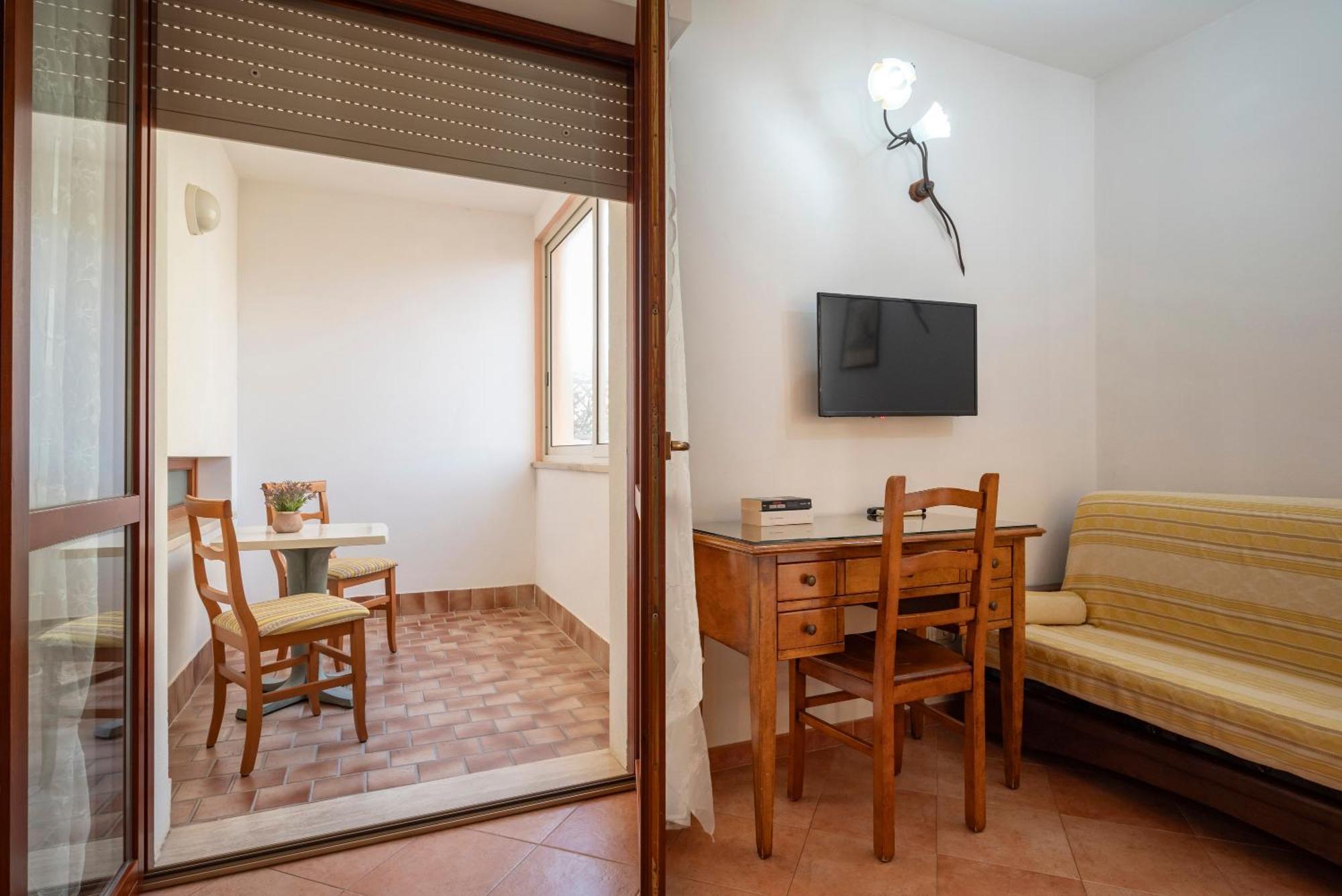 Lola Piccolo Hotel E Appartamenti Marina di Grosseto Ngoại thất bức ảnh