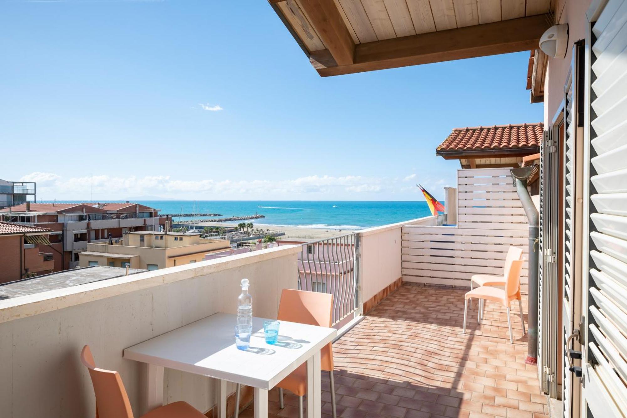 Lola Piccolo Hotel E Appartamenti Marina di Grosseto Ngoại thất bức ảnh