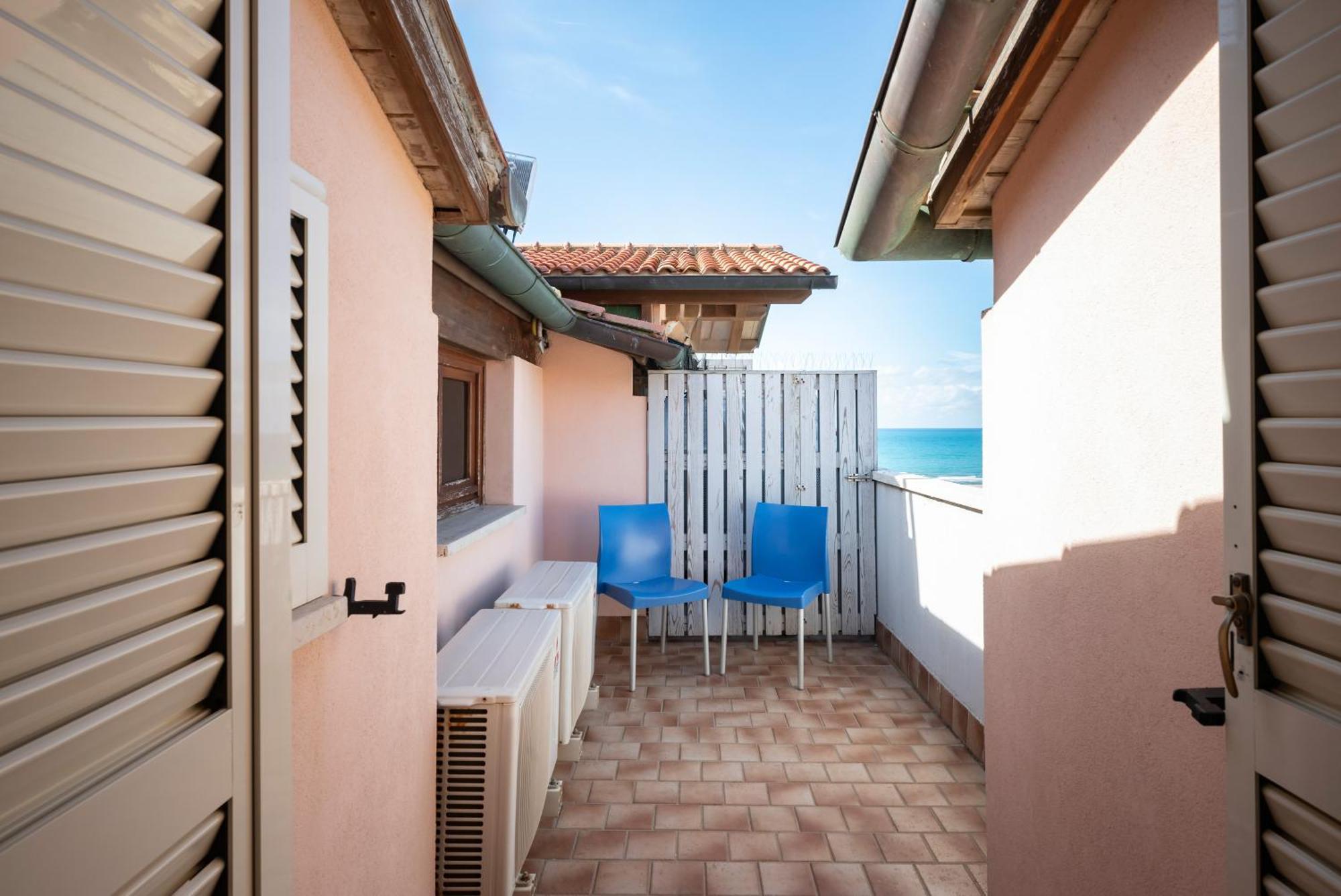 Lola Piccolo Hotel E Appartamenti Marina di Grosseto Ngoại thất bức ảnh