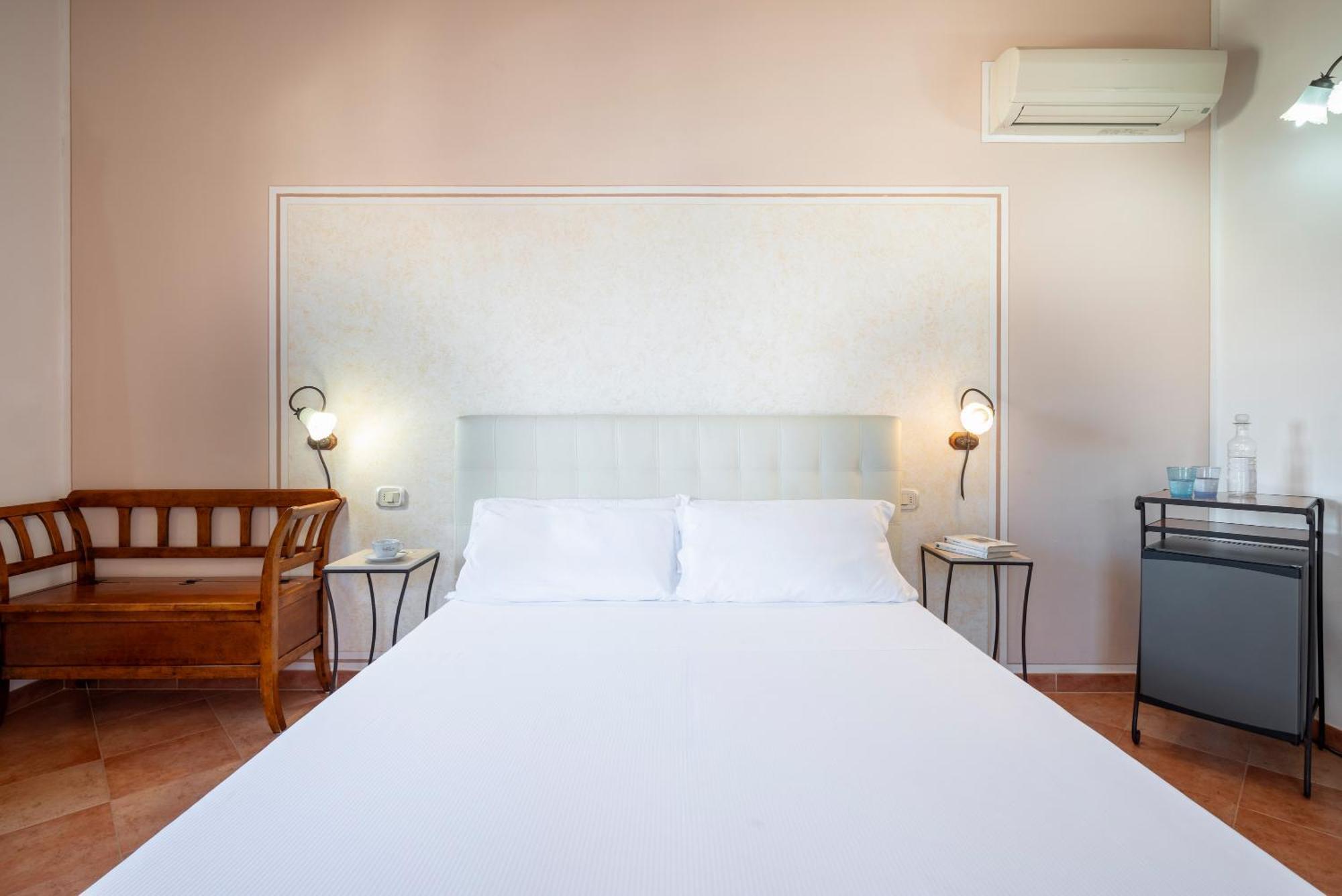 Lola Piccolo Hotel E Appartamenti Marina di Grosseto Ngoại thất bức ảnh