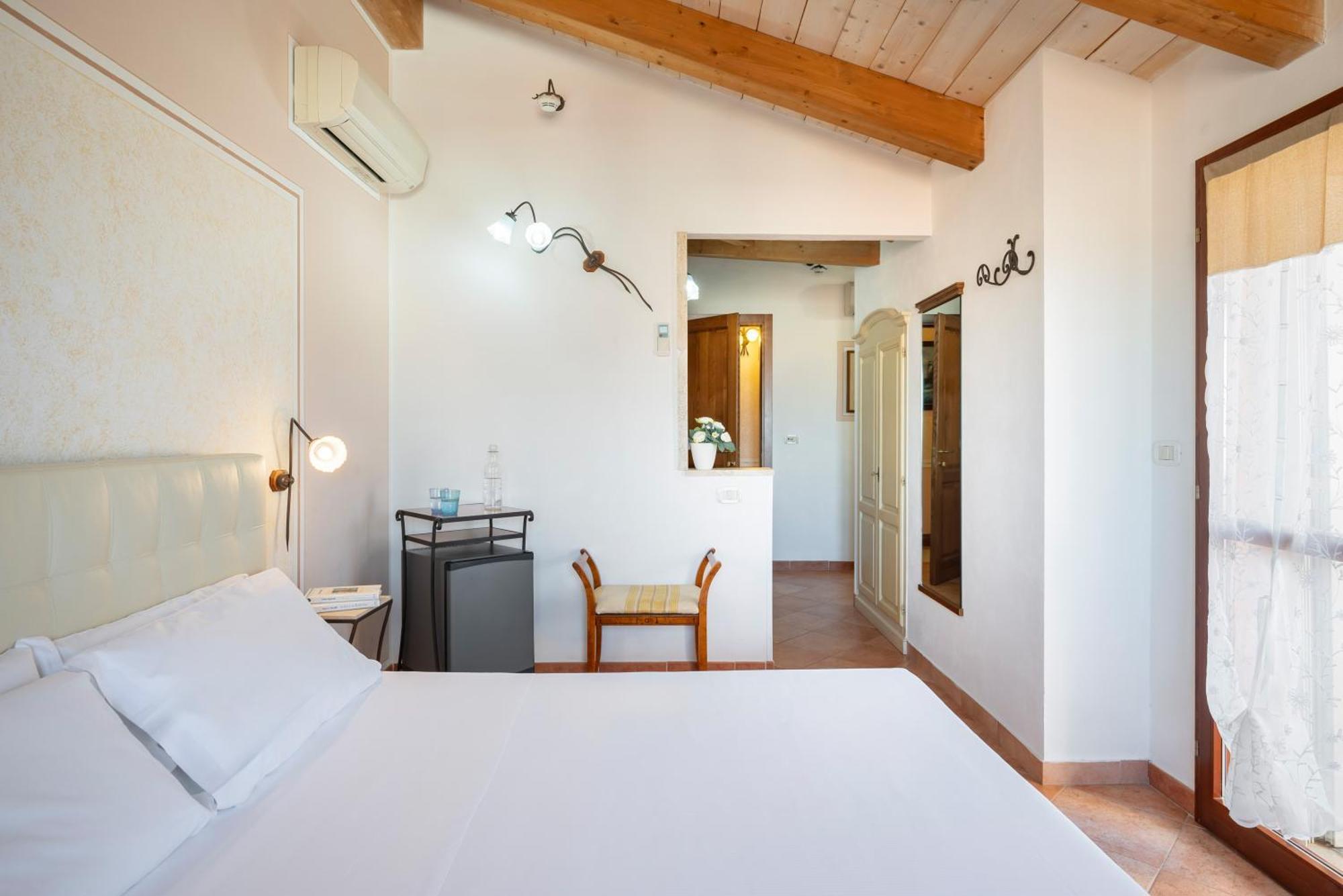 Lola Piccolo Hotel E Appartamenti Marina di Grosseto Ngoại thất bức ảnh